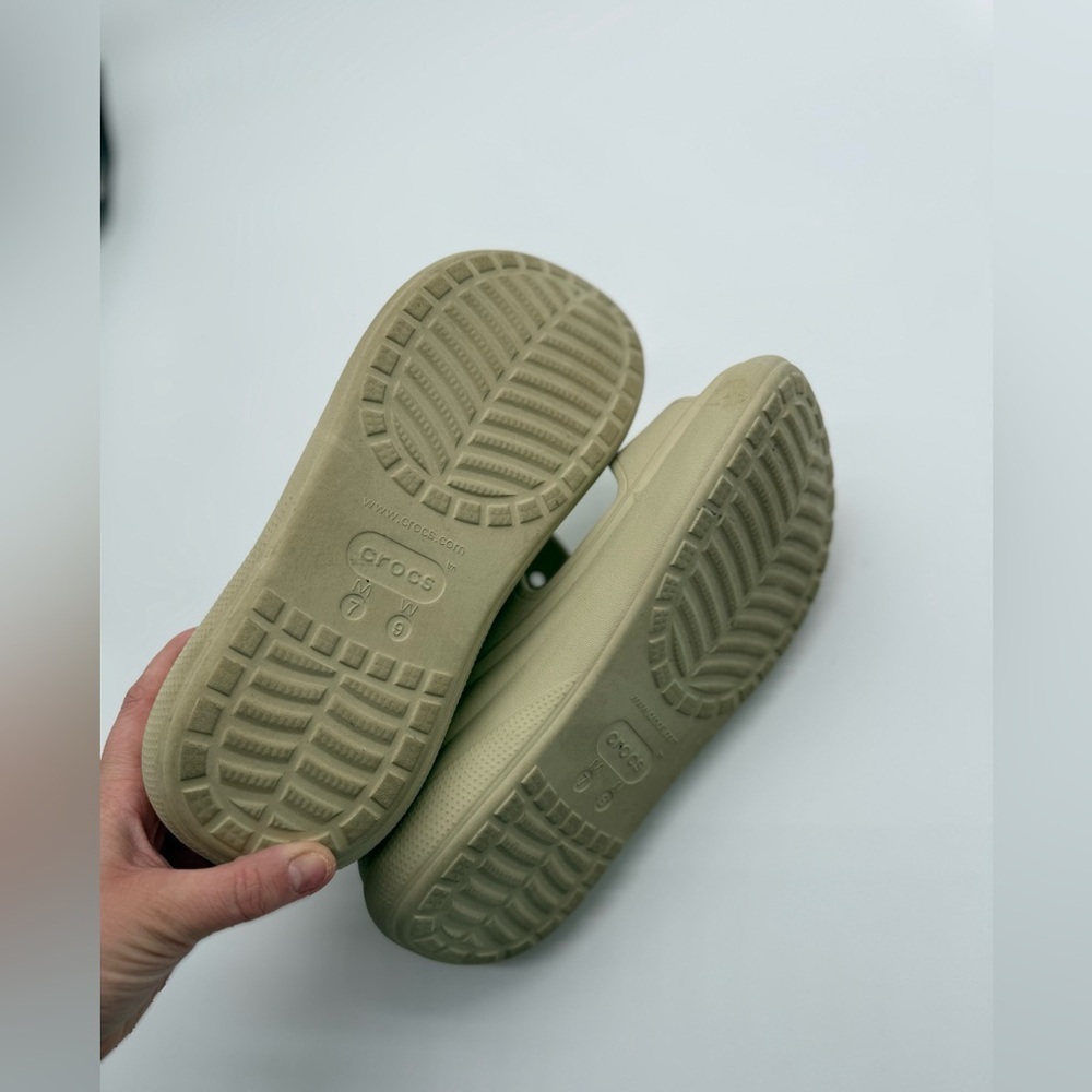 Crocs Classic Crush Platform Sandals Bone Color Sz. W 9 / M 7 - Picture 8 of 15